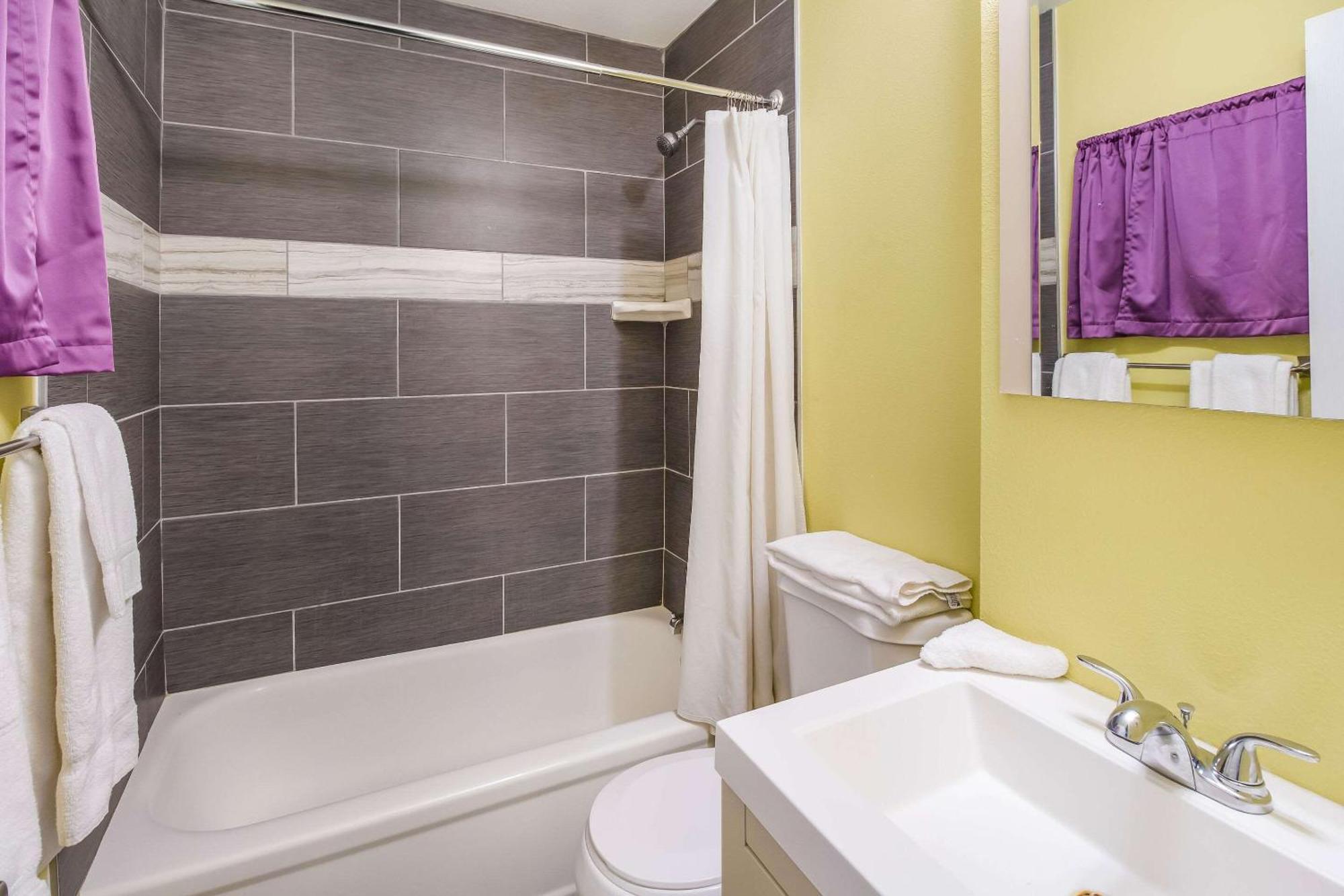 קספר Rodeway Inn מראה חיצוני תמונה