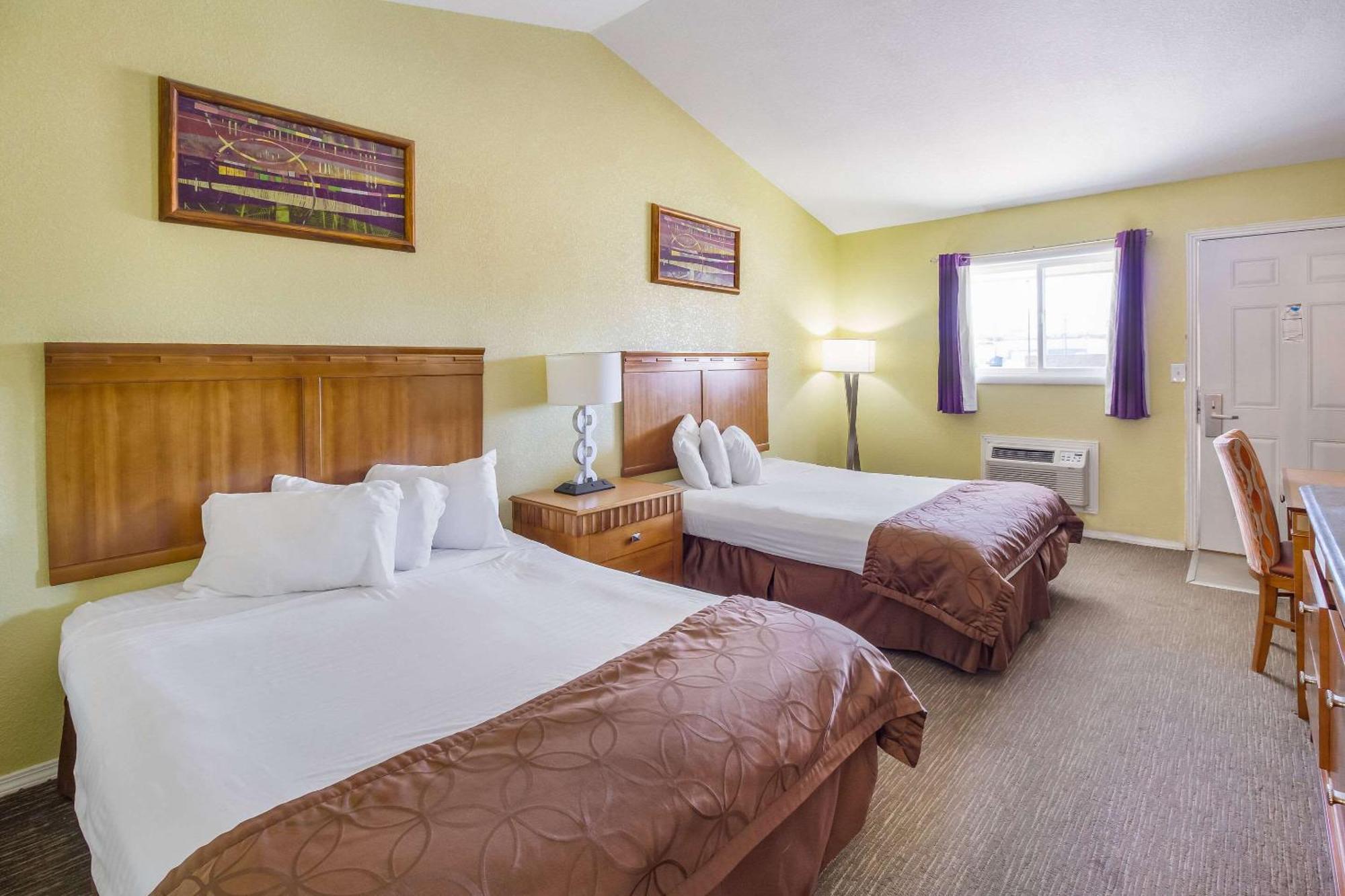 קספר Rodeway Inn מראה חיצוני תמונה